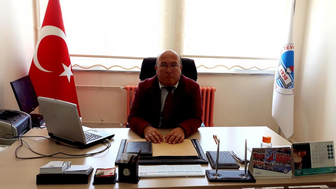 Okulumuzun yeni müdürü Murat Tezel göreve başladı. 